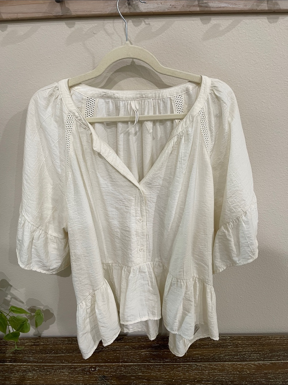 Anthropologie Cream Short Sleeve Peplum Swing Top 1X - Picture 3 of 7